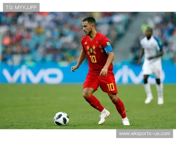 世界杯聚焦：球星争锋与精彩瞬间全景回顾